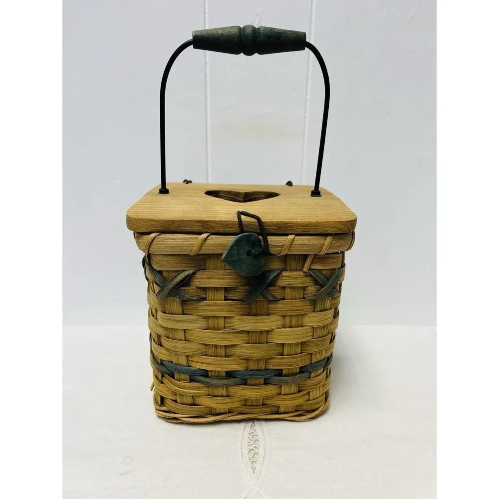 VTG Farmhouse Woven Wood‎ Tissue Box Basket Country Heart Decor Storage Novelty